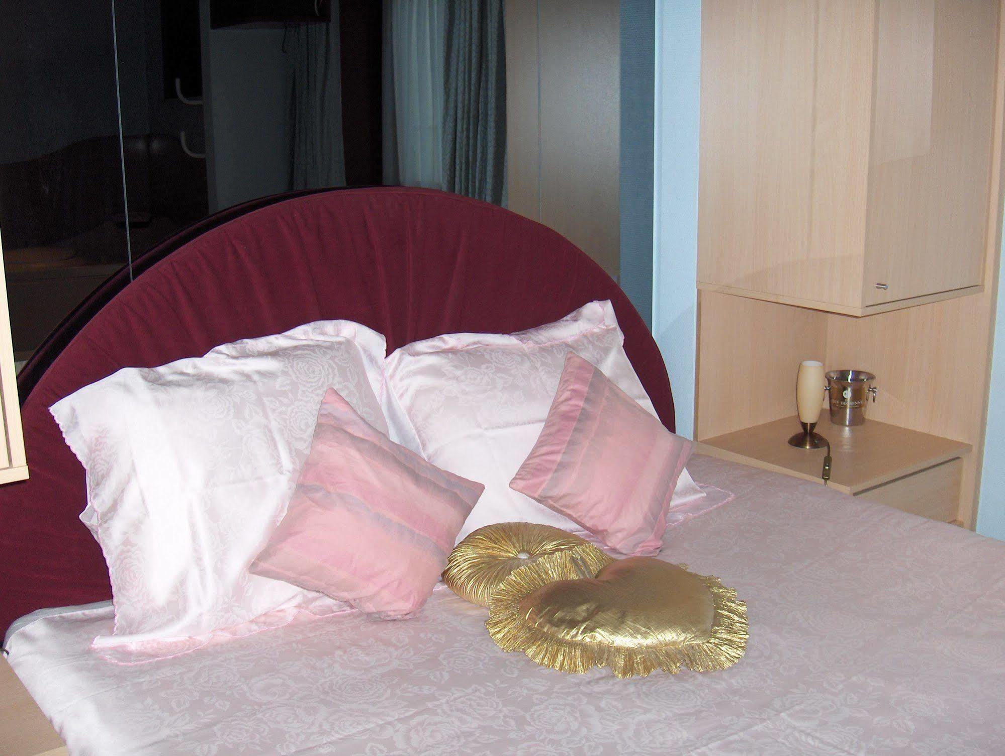 Hotel Duivels Paterke Harelbeeksestraat 29, 8500 Кортрейк Екстер'єр фото