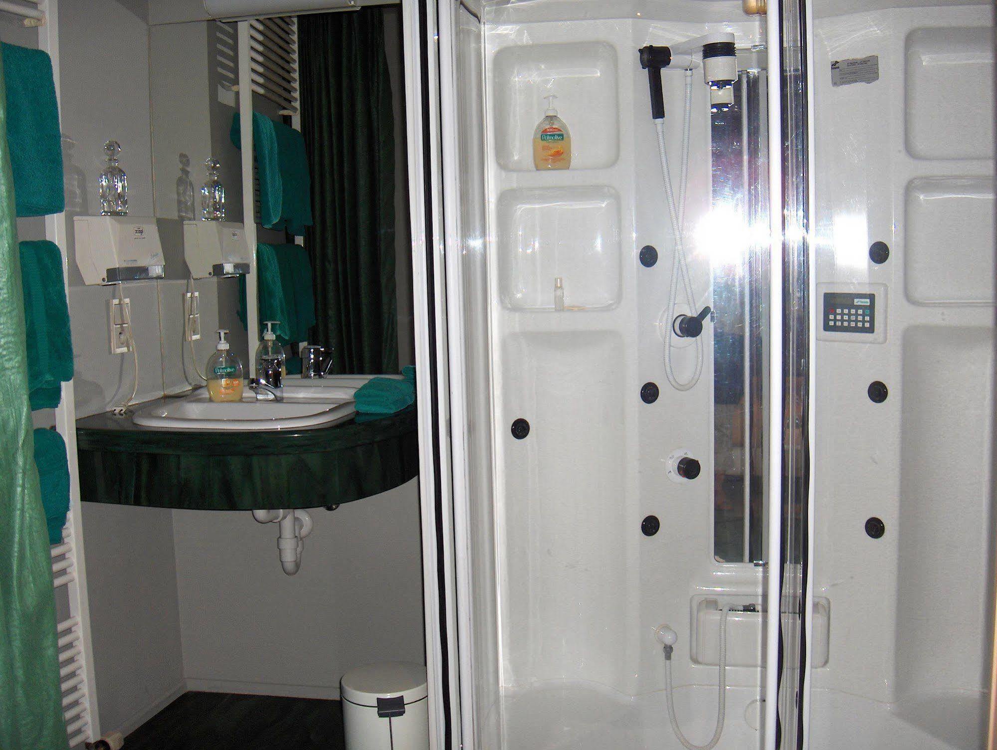 Hotel Duivels Paterke Harelbeeksestraat 29, 8500 Кортрейк Екстер'єр фото